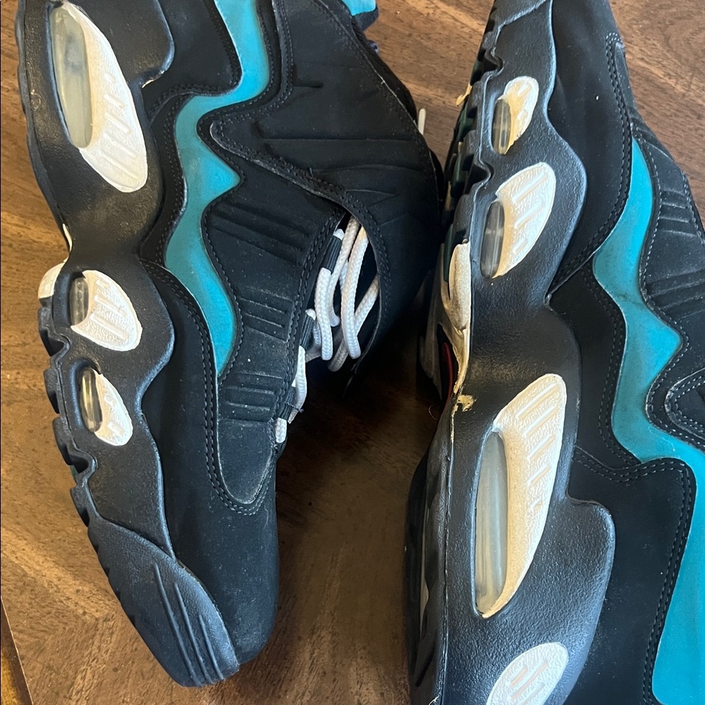 Nike Mens Black and Teal Sneakers - Picture 9 of 10